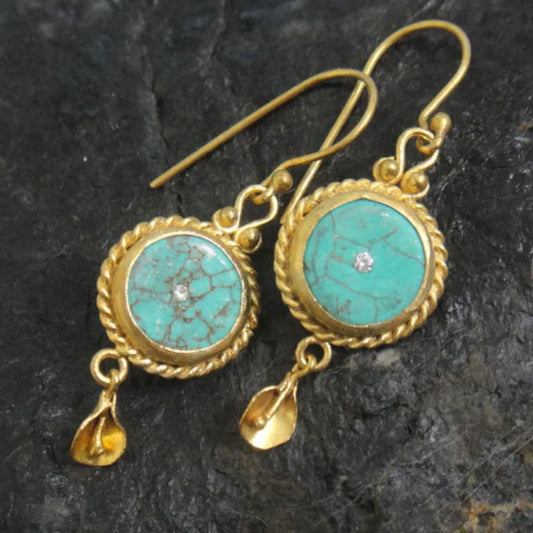 Chic Vintage Gold Earrings Adorned with Dazzling Turquoise Gemstones
