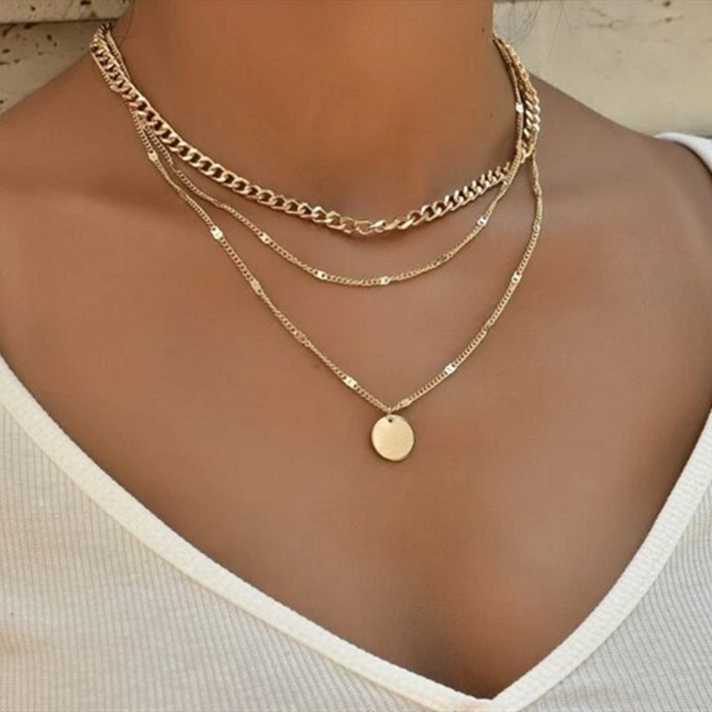 Elegant necklace in gold and silver look