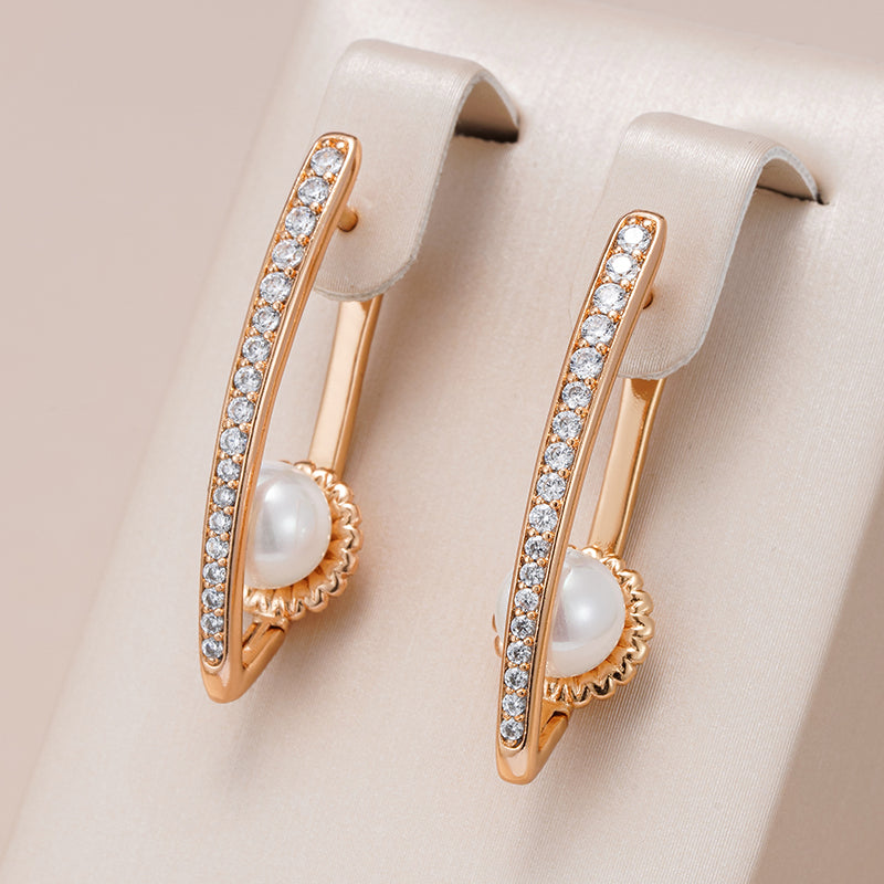 Stunning Earrings Adorned with Dazzling Rhinestones and Chic Pearls