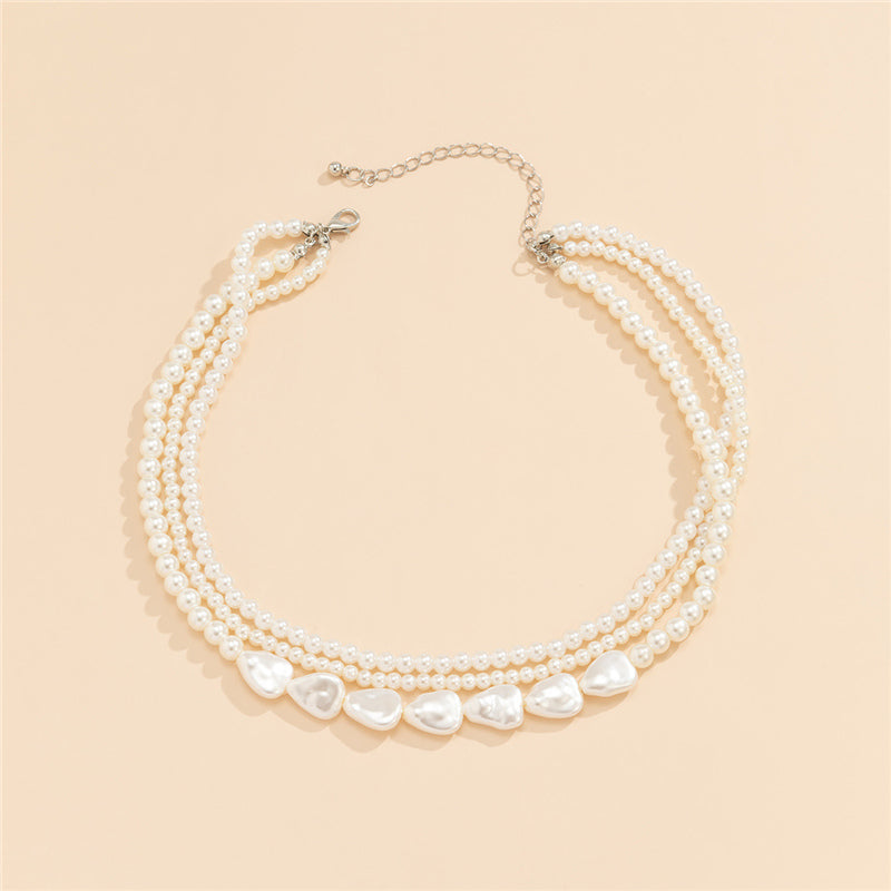 Elegant necklace with white stones and golden pearls