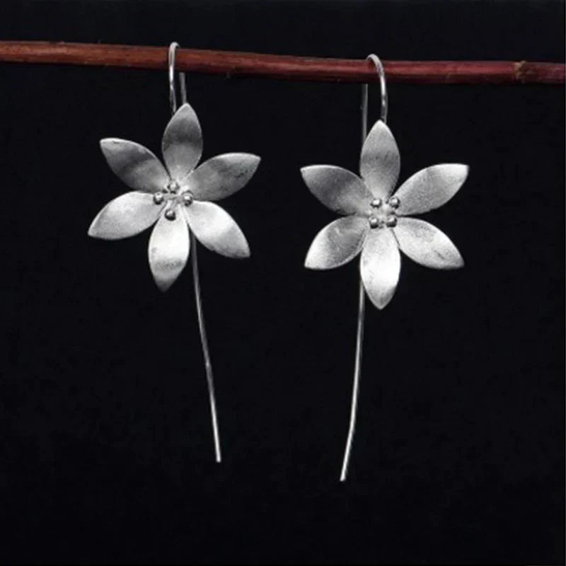 Chic Silver Boho Floral Earrings for a Touch of Elegance