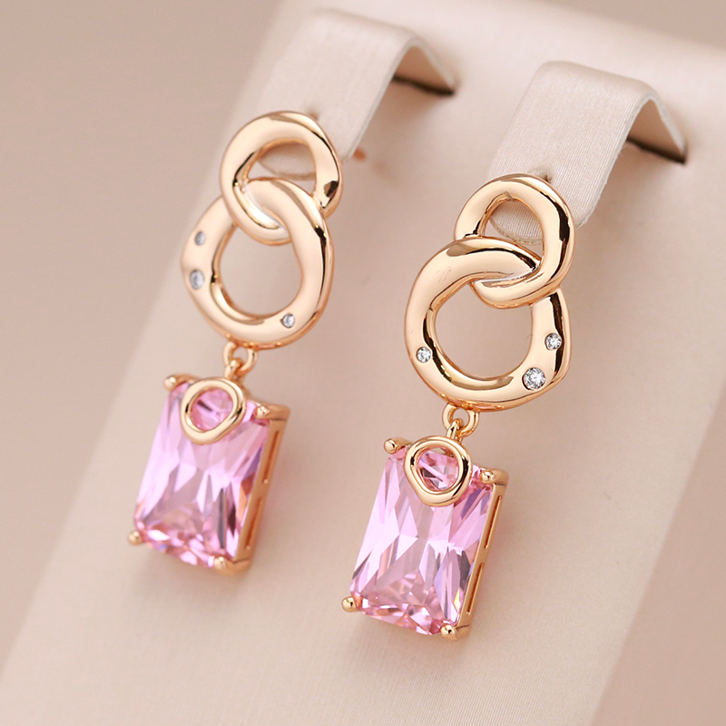 Chic Gold Stud Earrings Adorned with Dazzling Crystals