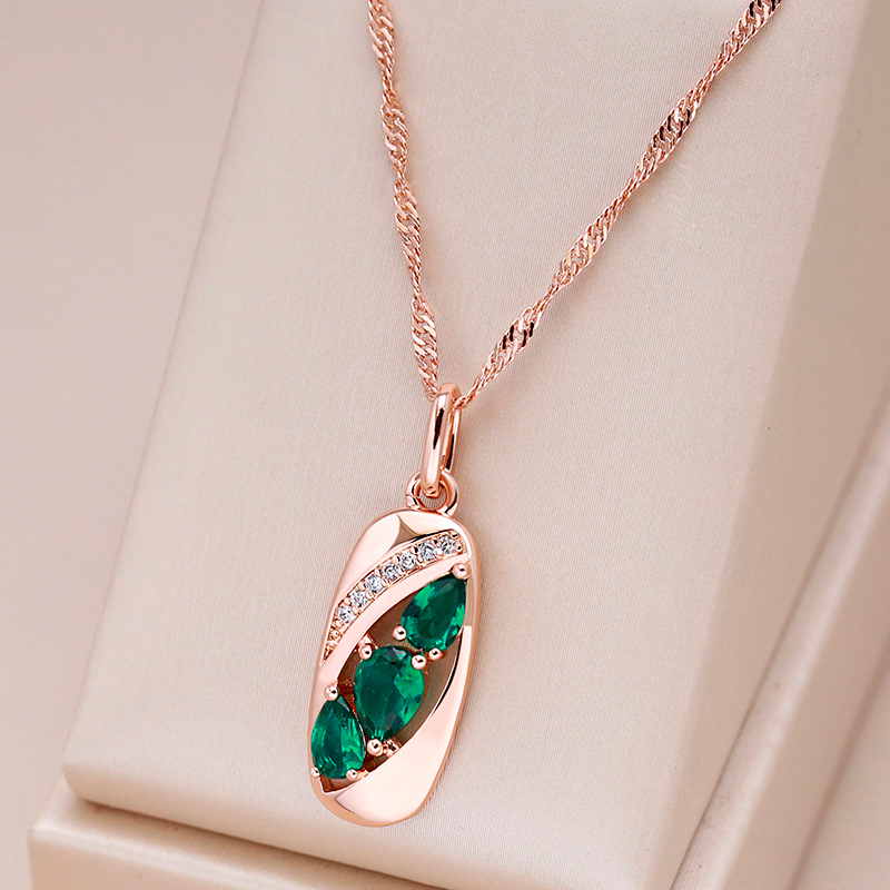 Elegant Gold Necklace with Sparkling Green Crystal