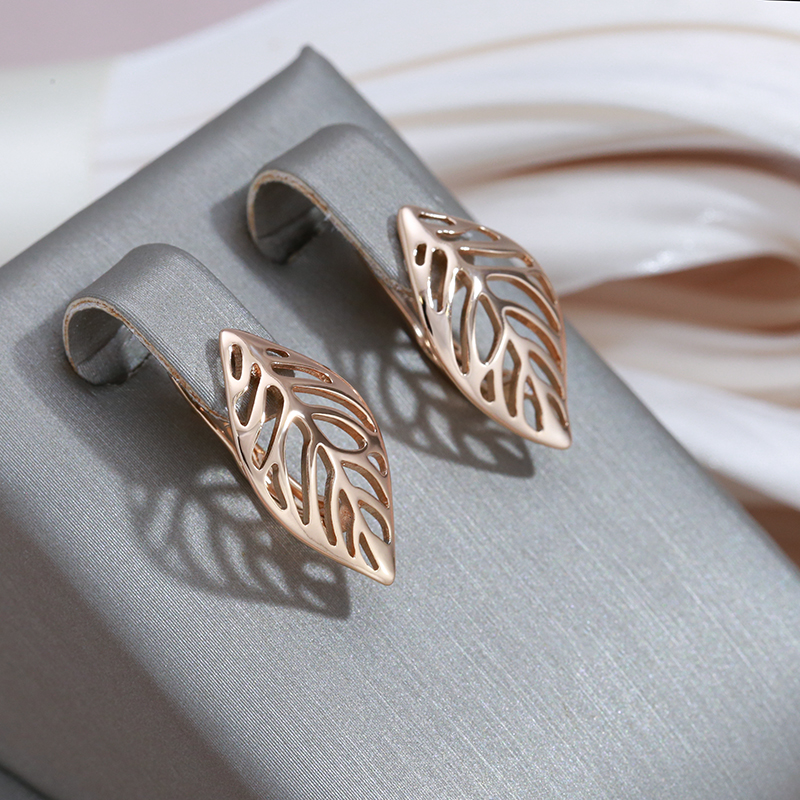 Elegant Golden Leaf Earrings for a Stunning Accent