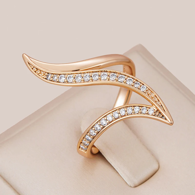 Elegant gold ring with sparkling diamonds