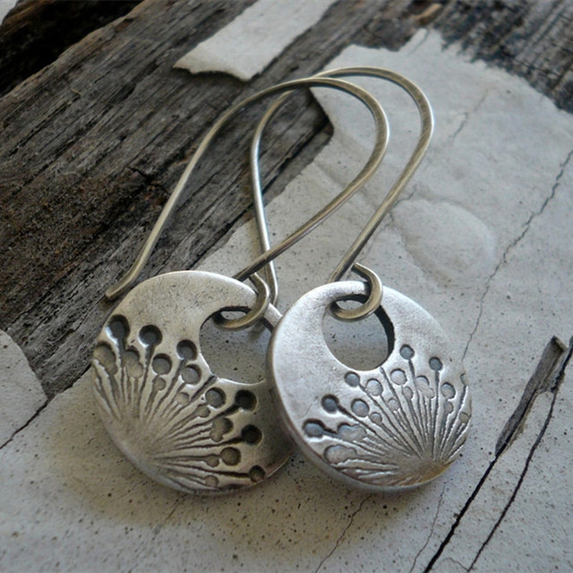 Charming Dandelion-Inspired Silver Earrings for a Touch of Elegance