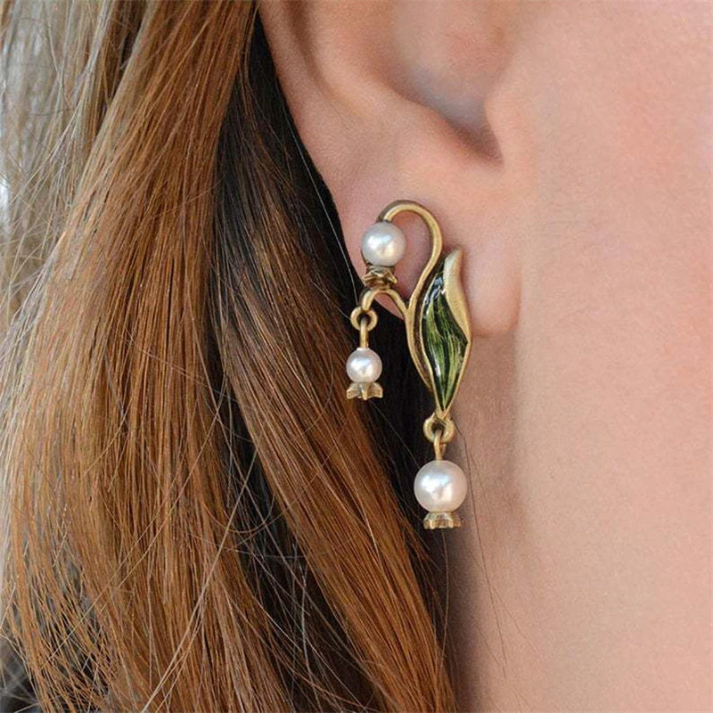 Chic Boho Earrings Featuring Vibrant Enamel and Classic Pearl Touches