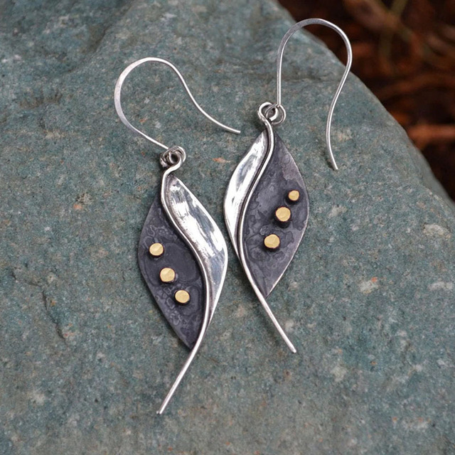 Chic Vintage Silver Leaf-Inspired Earrings