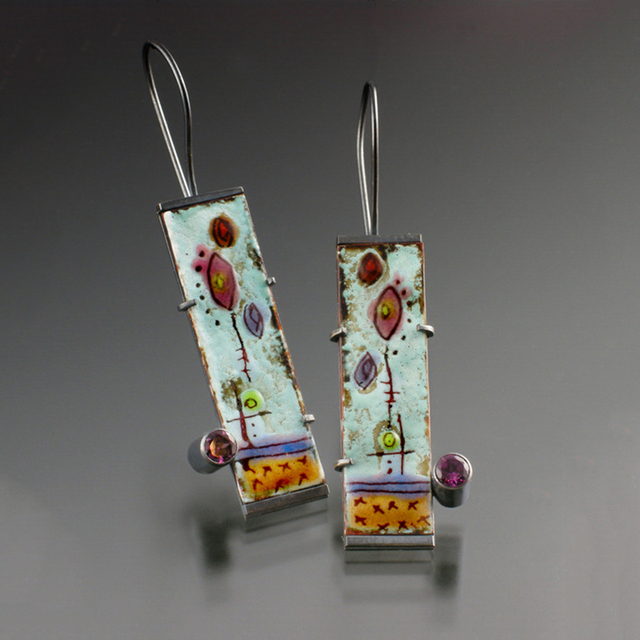 Charming Vintage Enamel Earrings – Timeless Elegance from Past Eras