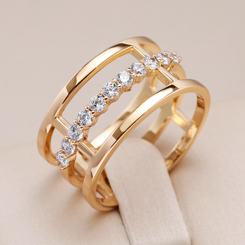 Ring with sparkling zirconia stones