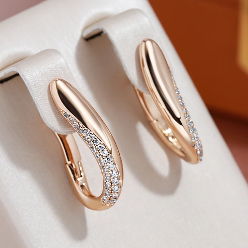 Glimmering Gold Earrings: The Perfect Touch of Elegance for Any Occasion