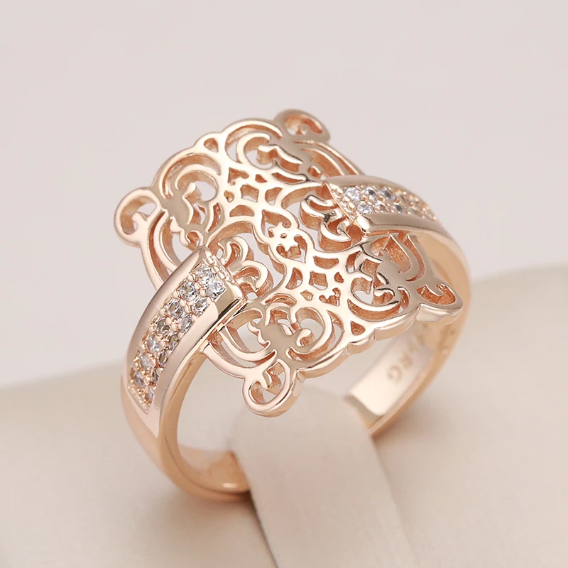 Stylish Ivy Ring for a Touch of Elegance