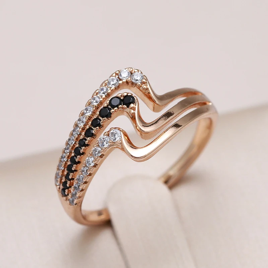 Elegant Zirconia Wave Ring for Radiant Glamour