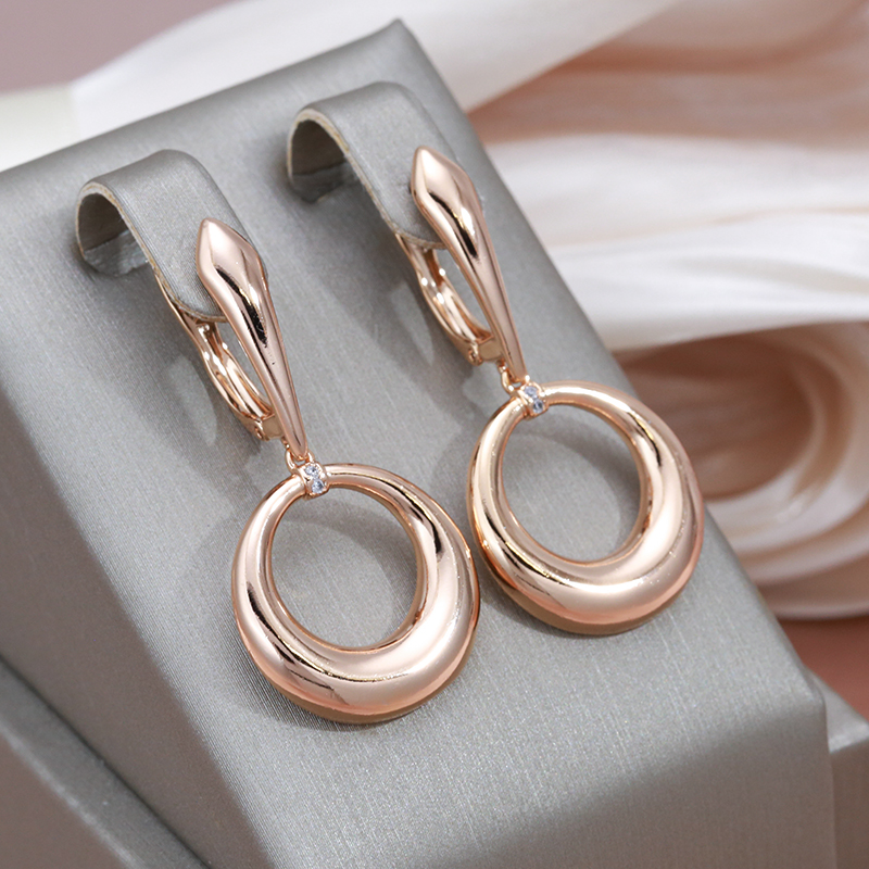 Stunning Radiant Gold Earrings with Exquisite Design