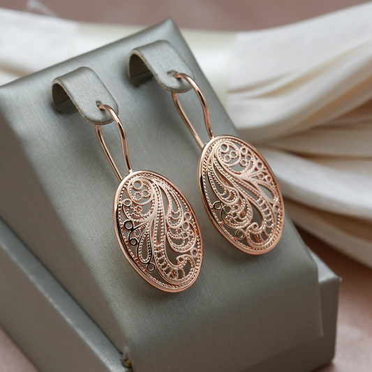 Stunning Gold Earrings with Dazzling Radiance