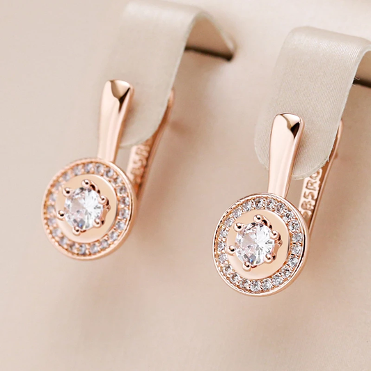 Chic Round Earrings Featuring Elegant White Crystals Set in Dazzling Gold