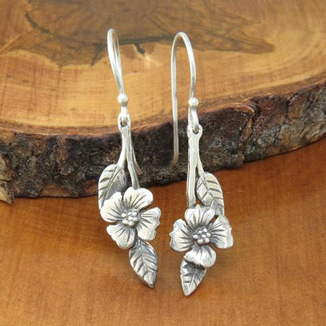 Elegant Vintage Silver Rose Earrings for a Timeless Appeal