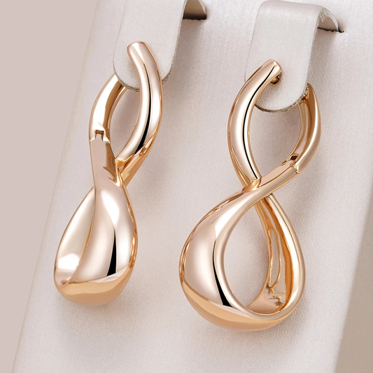 Chic Golden Wave Earrings – Elevate Your Elegance