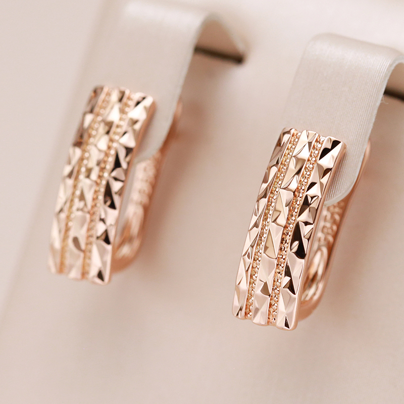 Chic Gold Earrings Featuring an Exquisite Design