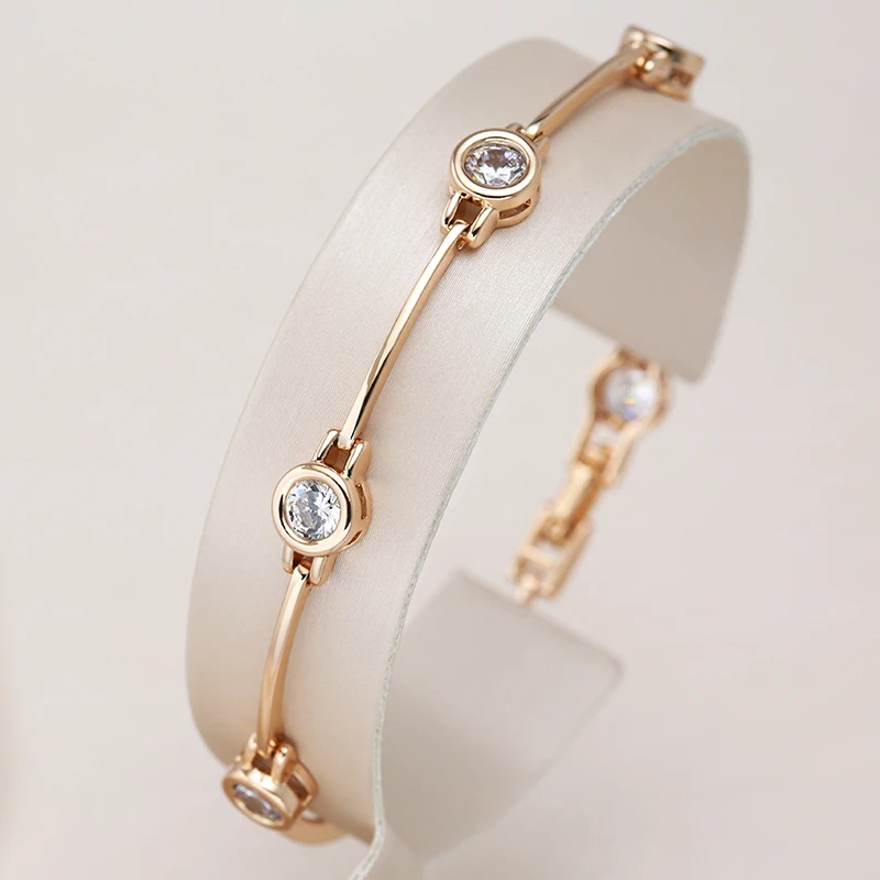 Glamorous gold bracelet with sparkling zirconia