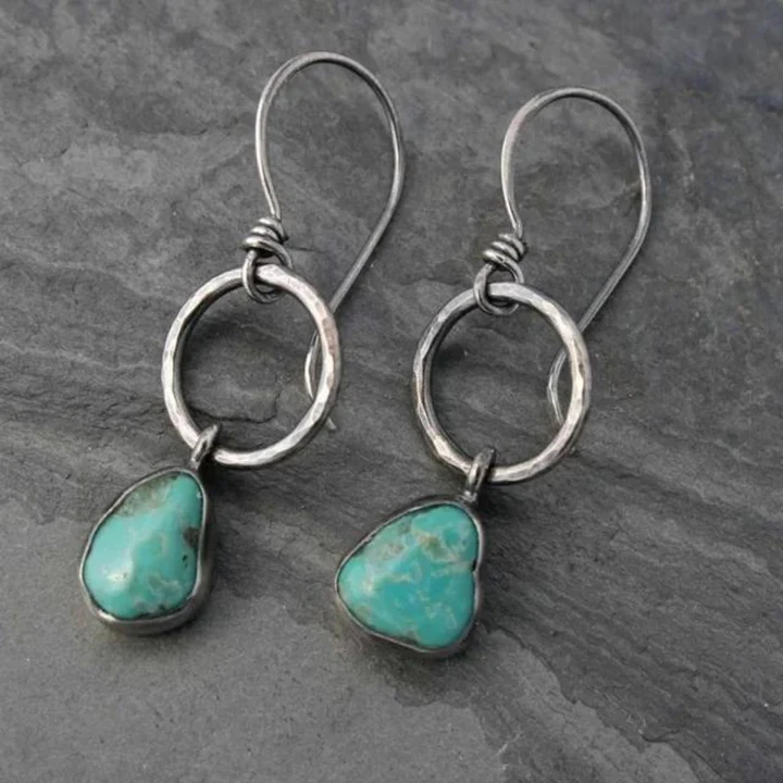 Timeless Vintage Silver Earrings Adorned with Beautiful Turquoise Stones – Elevate Your Elegance