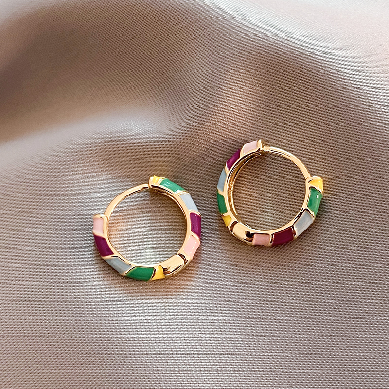 Stunning Colorful Earrings with Lustrous Enamel in Luxurious Gold