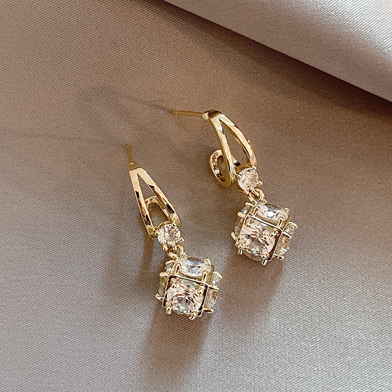 Elegant Gold Earrings Adorned with Dazzling Zirconia Gems