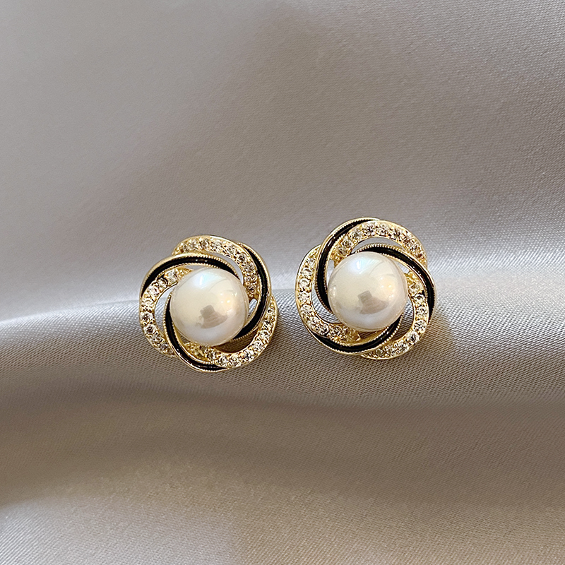 Dazzling Golden Orb Earrings for a Glamorous Touch