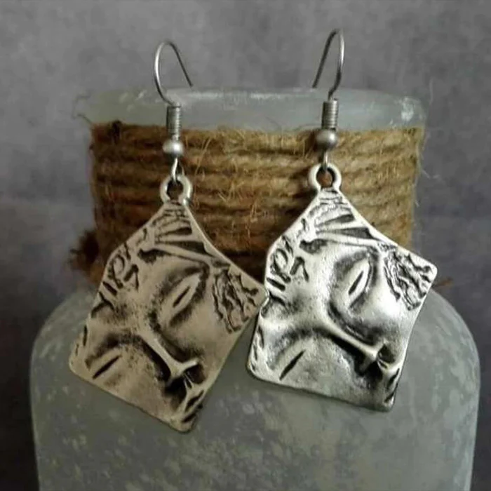 Elegant Vintage Silver Earrings with Timeless Appeal