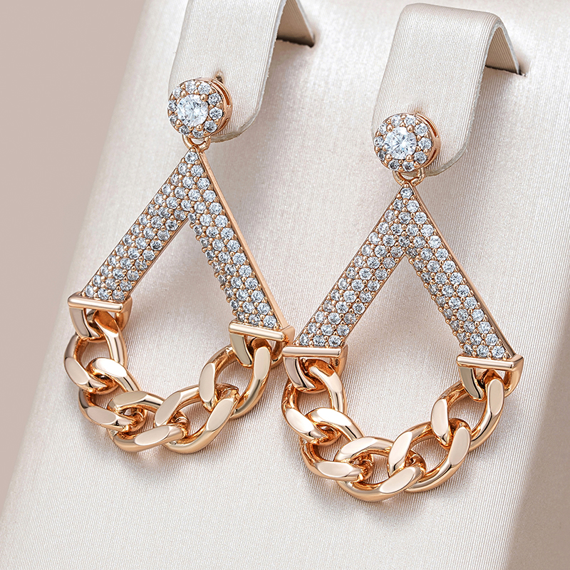 Gorgeous Earrings Adorned with Elegant Gold-Glowing Chains