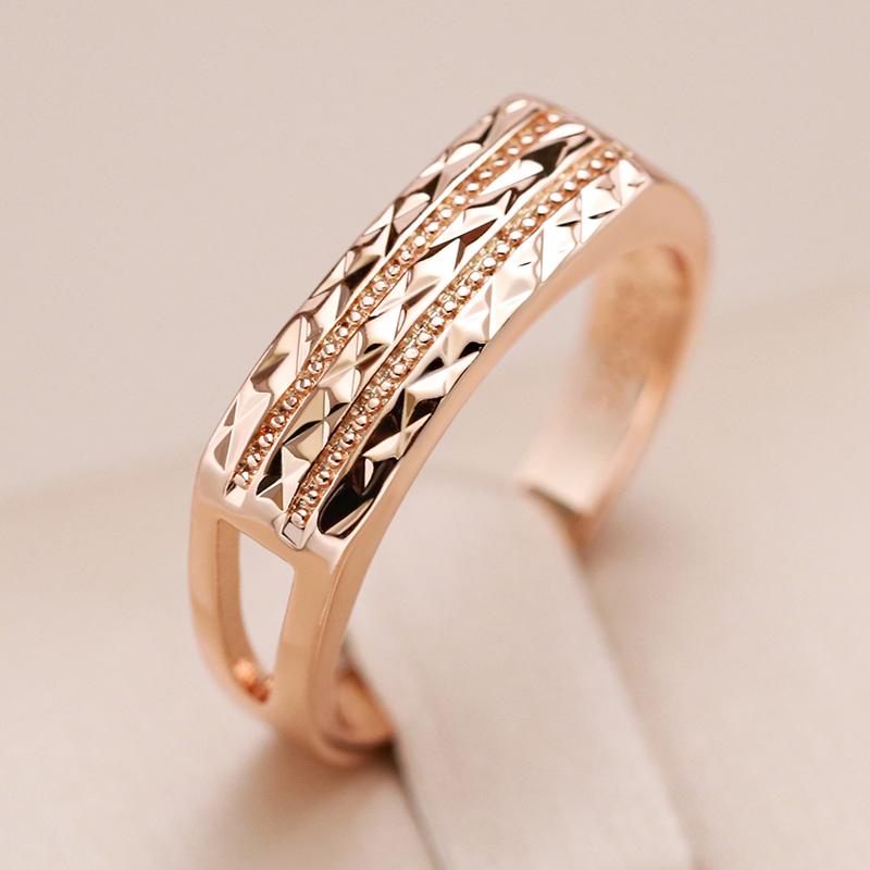 Timeless elegant ring made of noble gold