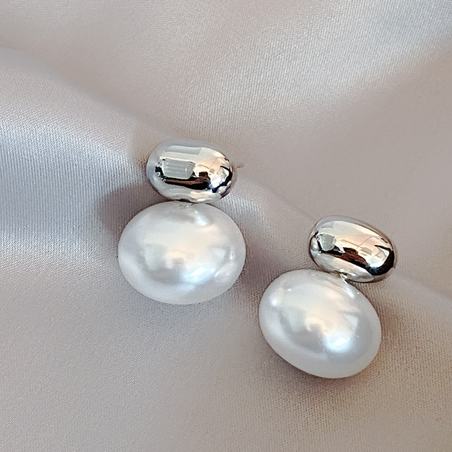 Elegant Gold Oval Pearl Earrings