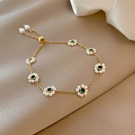 Stylish Daisy Bracelet with Sparkling Green Crystals