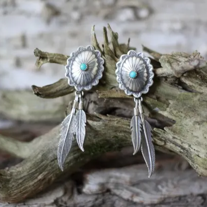 Chic Boho-Style Turquoise Feather Earrings for a Retro Vibe