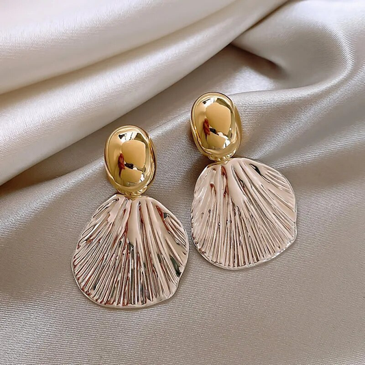 Elegant Golden Shell Earrings: Embrace Timeless Beauty