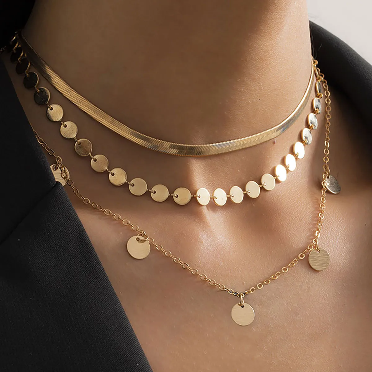 Elegant round necklaces with exquisite gold plating