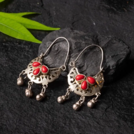 Eye-Catching Red Vintage Medusa Earrings for a Distinctive Glamour