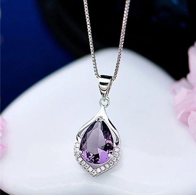 Chic necklace with sparkling purple crystal