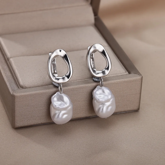 Chic Silver Vintage Pearl Earrings for Timeless Elegance