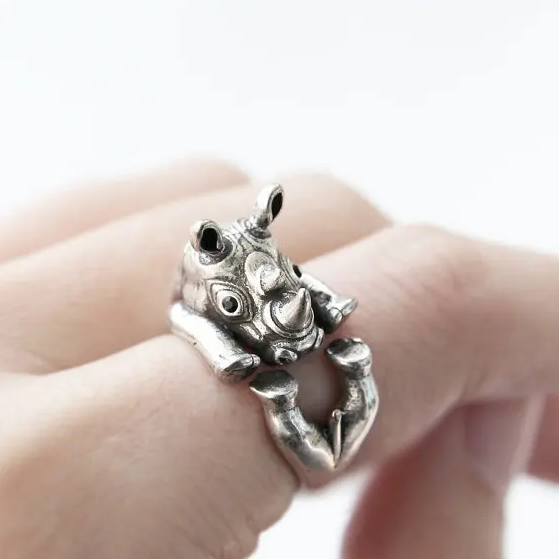 Elegant silver ring with rhinoceros motif