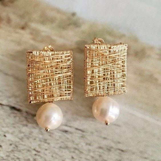 Elegant Vintage Earrings with Gold Threads and Sparkling Pearls