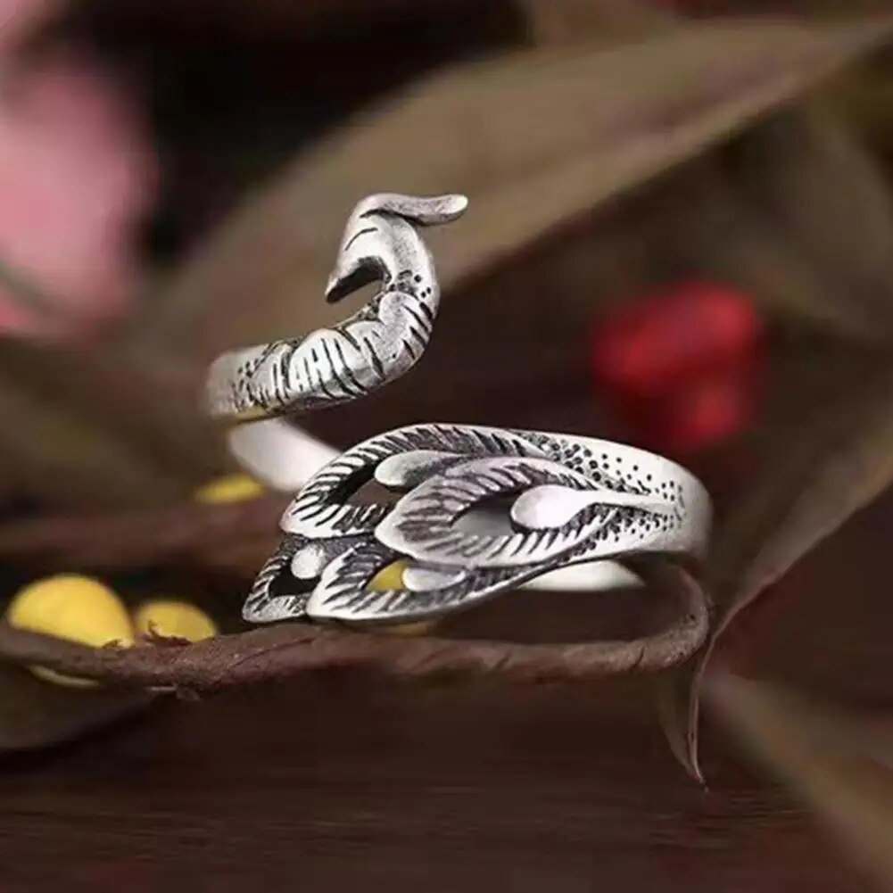 Elegant Vintage Peacock Ring in Silver