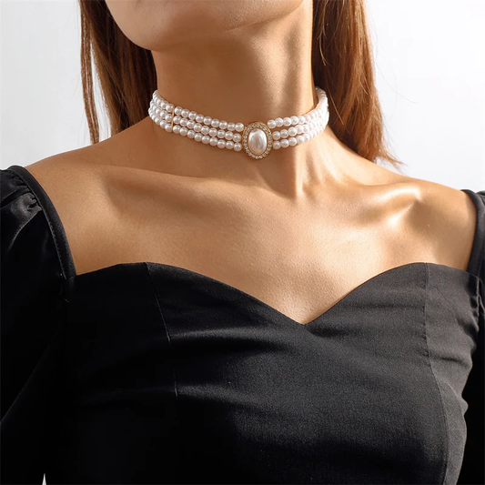 Chic Triple Pearl Necklace for a Timeless Look