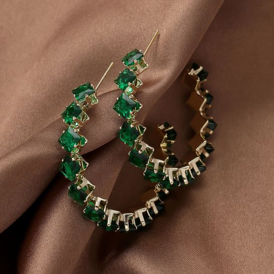 Stunning Emerald Green Earrings with Luxurious Gold Accents