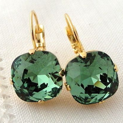 Stunning Green Zirconia Earrings for a Touch of Elegance