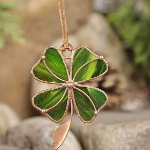 Charming Necklace with Green Clover Motif