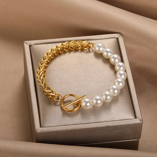 Luxury bracelet made of gold and precious pearls