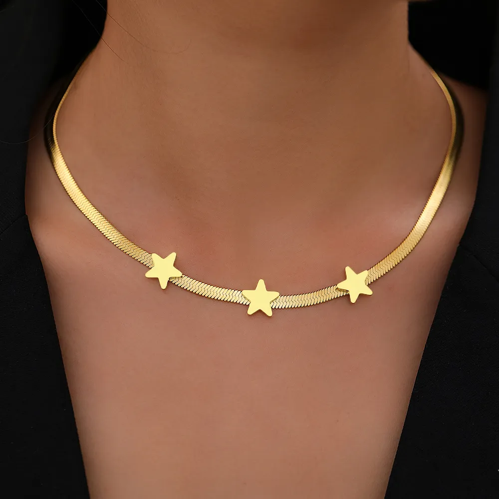 Fascinating golden star necklace for a touch of elegance