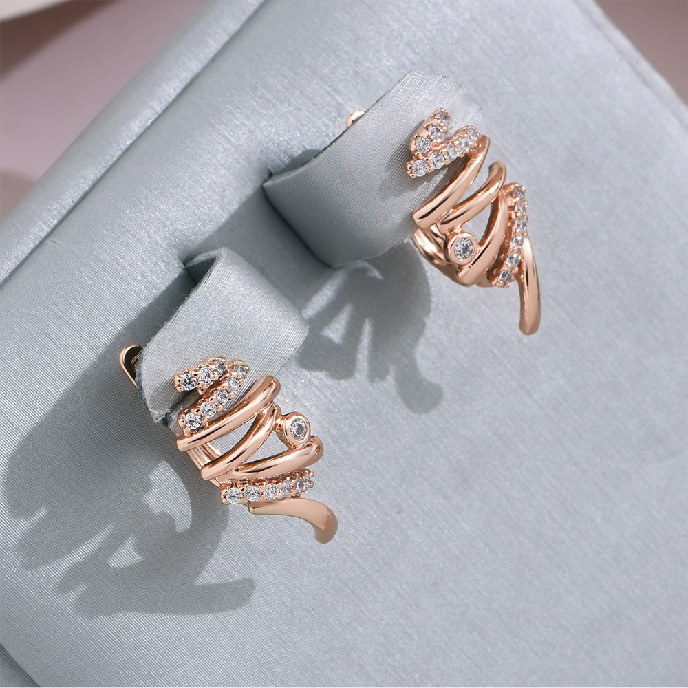 Exquisite Golden Spiral Earrings with a Chic and Elegant Design