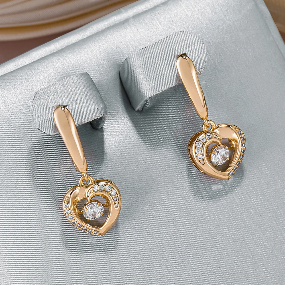 Stunning Gold Earrings Featuring a Chic Hollow Heart Design